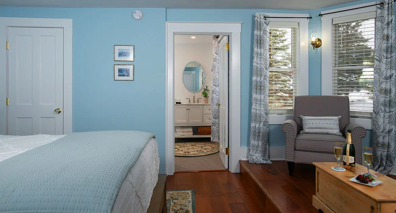 Lily Bay Guestroom