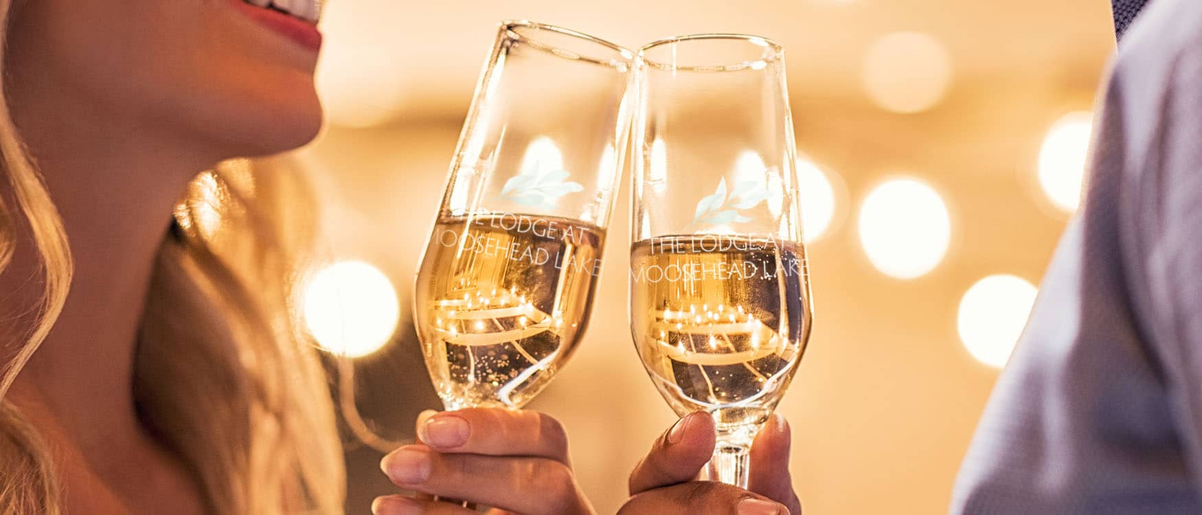 Couple toasting campagne flutes