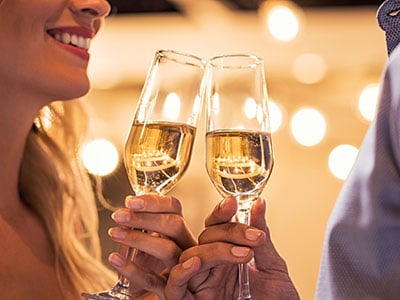 Couple toasting campagne flutes